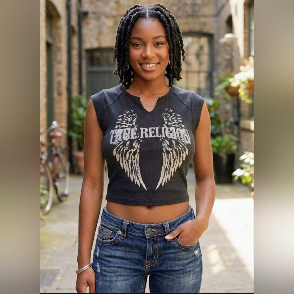 True Religion Women's Crystal Wing High Shine V-Notch Baby Tee, Small EUC